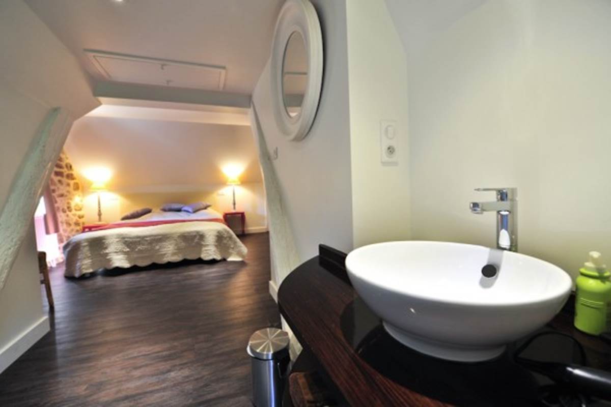 Chambre RDC avec sa salle de bain/wc privée