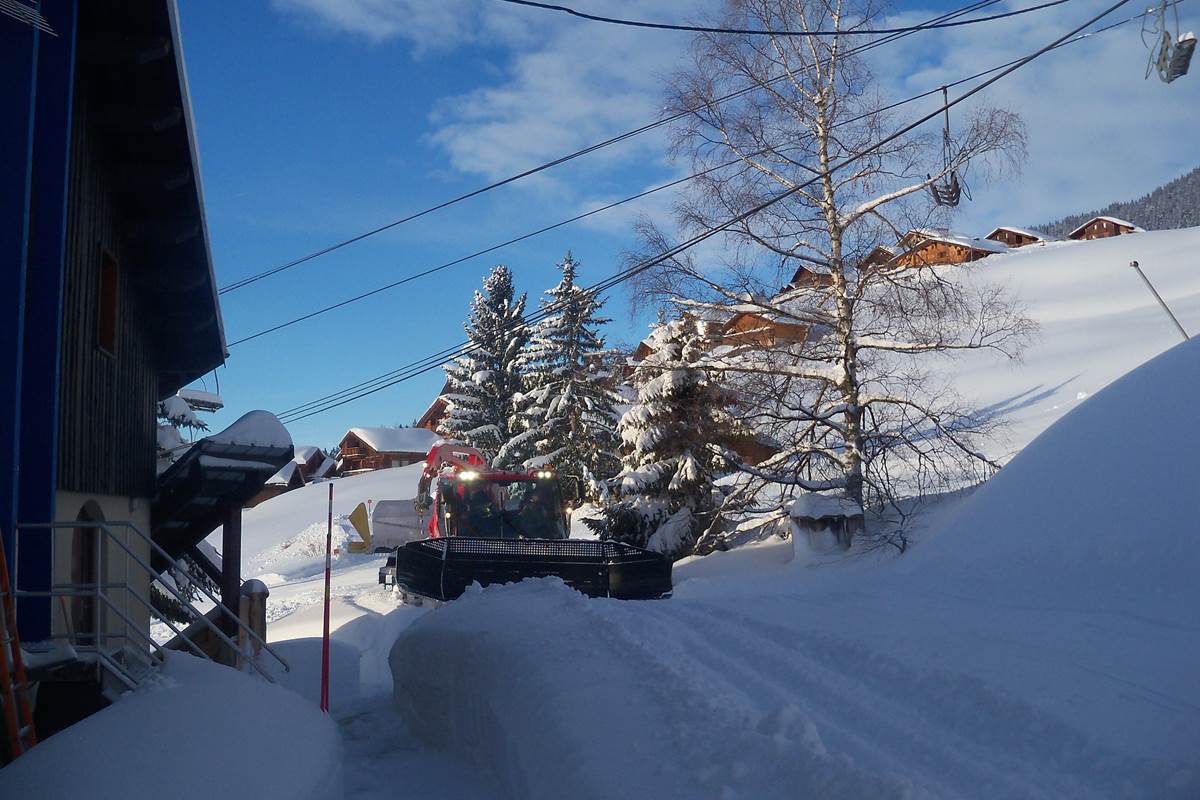 Damage du chalet aux pistes