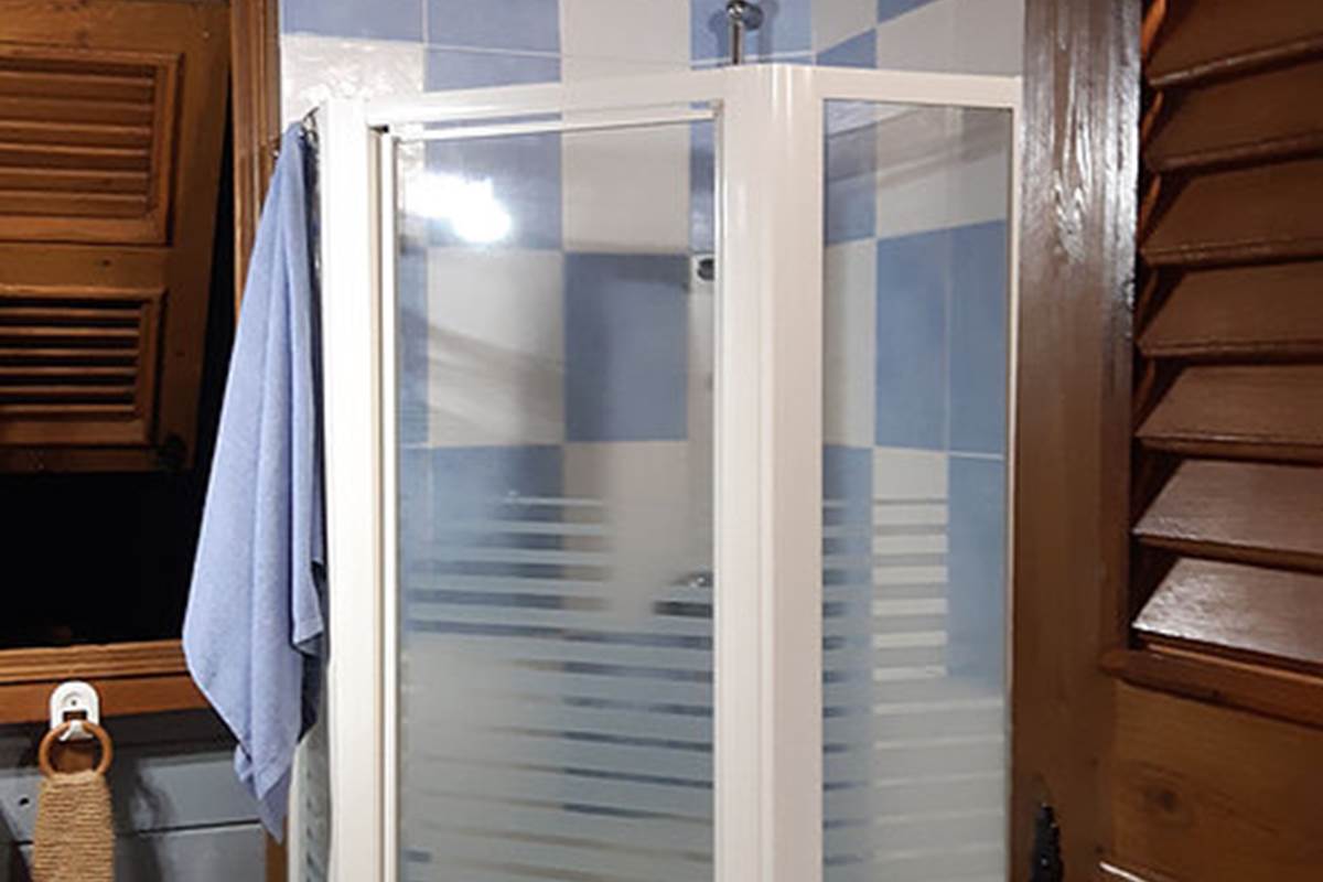Douche suite parentale et accès depuis le séjour