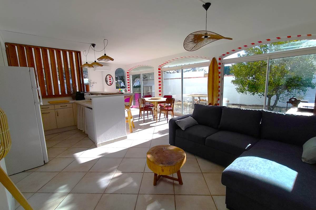 villa-les-salines-flamant-location-appartement-maison-vacances-grau-du-roi-jardin-proche-plage