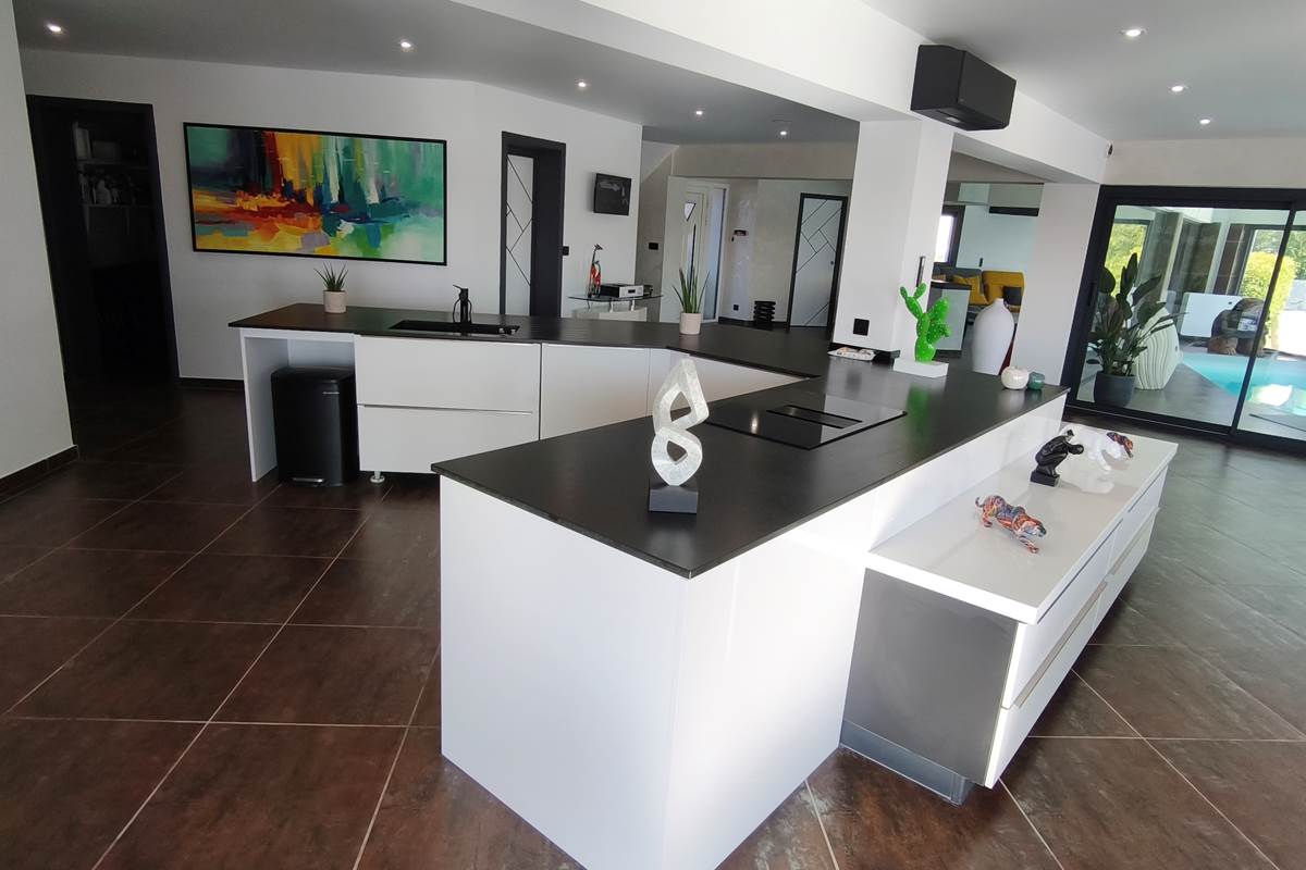 Cuisine moderne chic et épurée