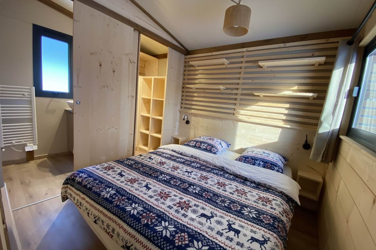 Chambre parentale avec salle de bain privative