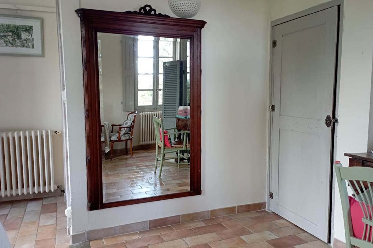 Le miroir dans la chambre amado