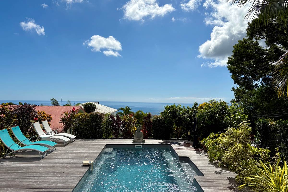 Piscine vue océan