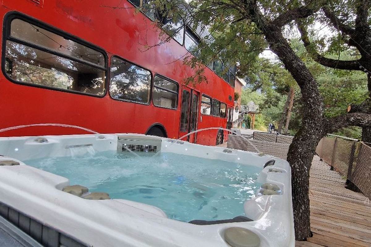 Le Bus Insolite - Jacuzzi privé - Le Sauze-du-Lac