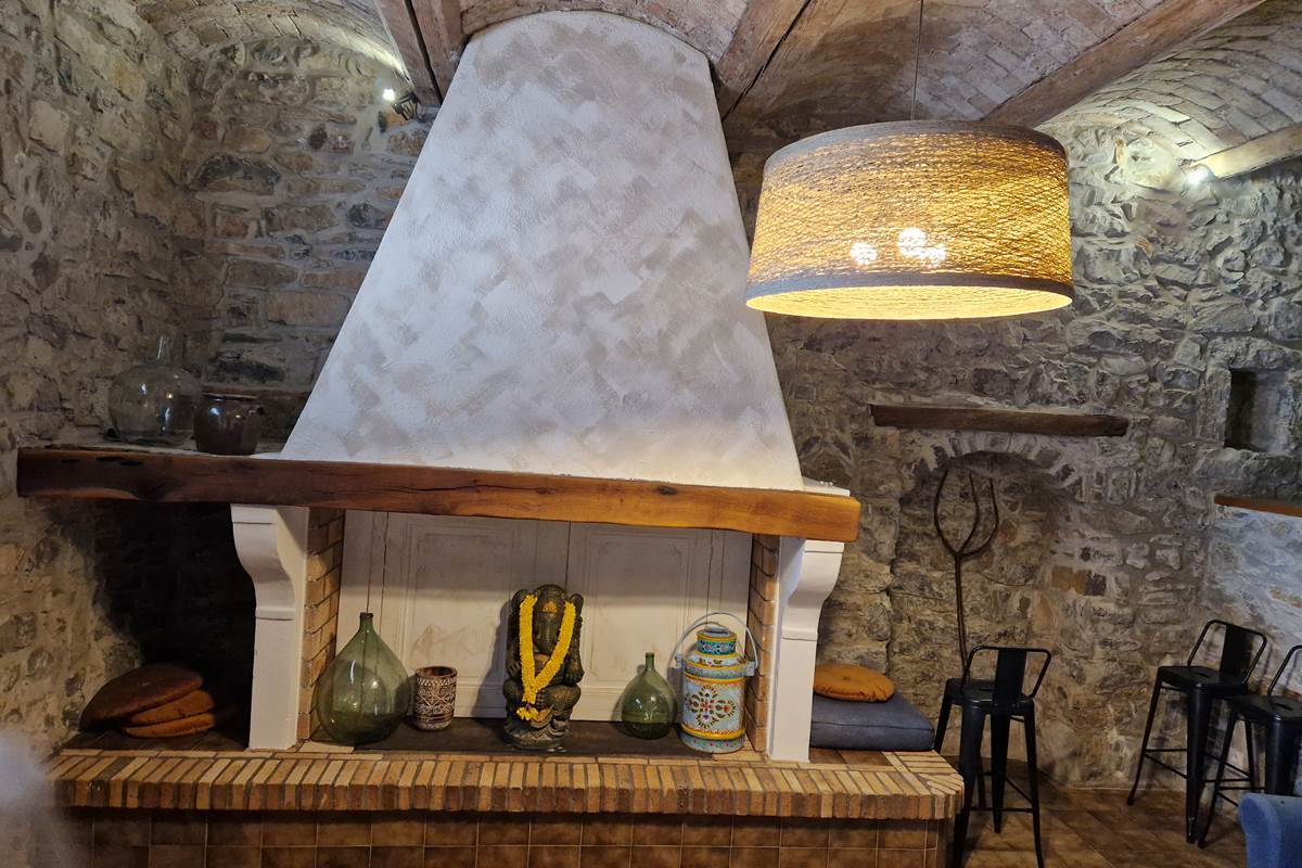 Premier salon - cheminée décorative