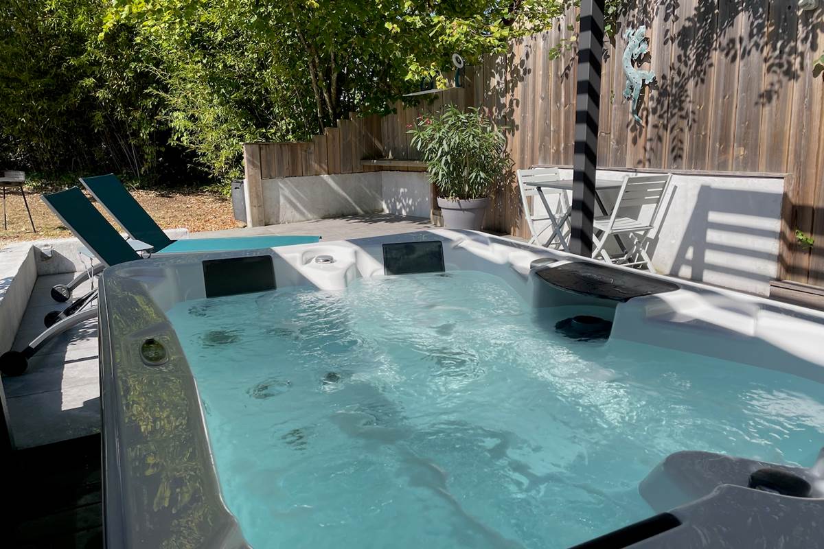 jacuzzi privatif-Sarlat-Dordogne-week-end