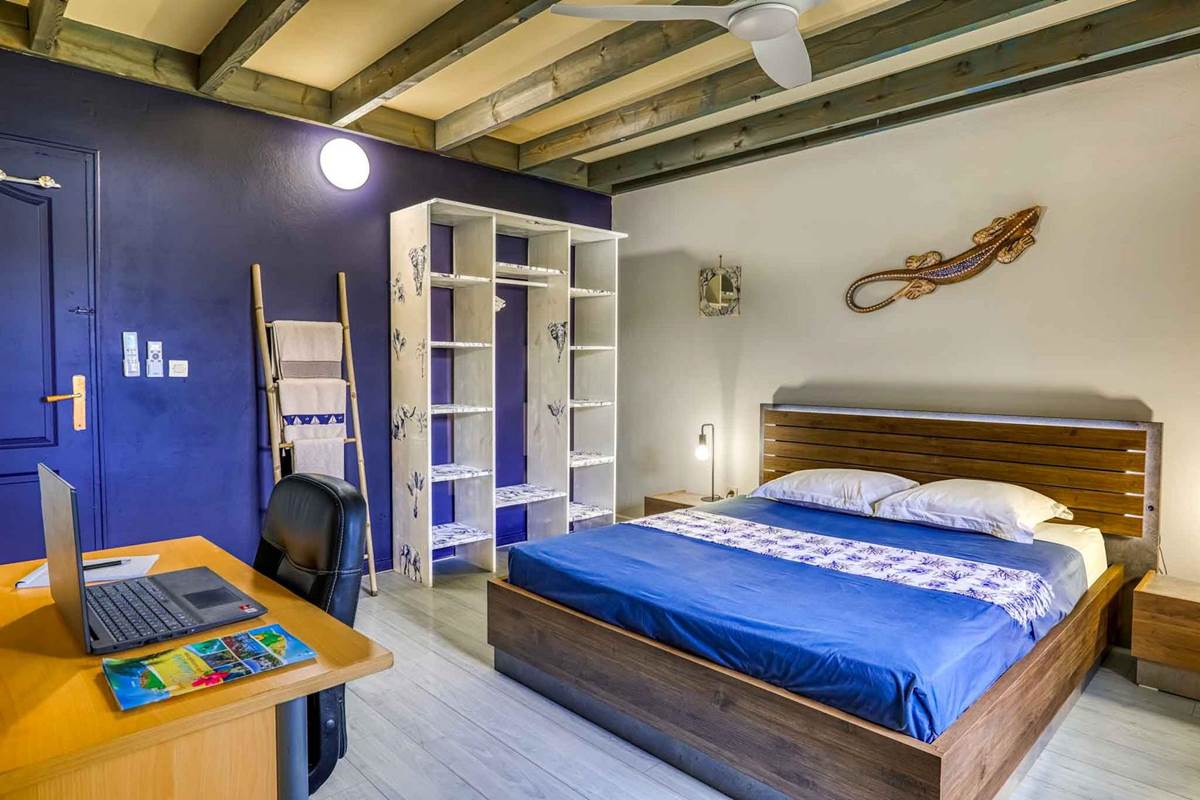 chambre-climatisee-dodo-sale-hebergement-tout-confort-etang-sale.jpg