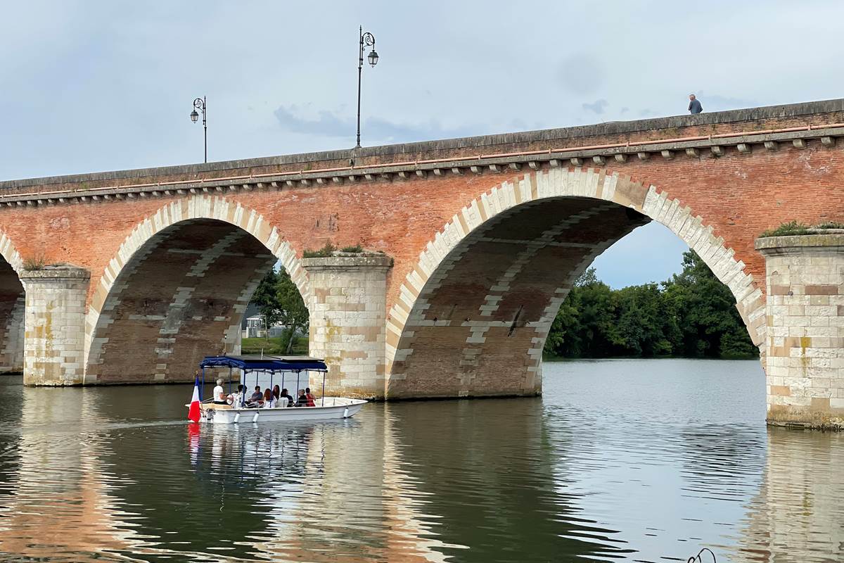 Helios Confluences passe sous le Pont Napoléon de Moissac