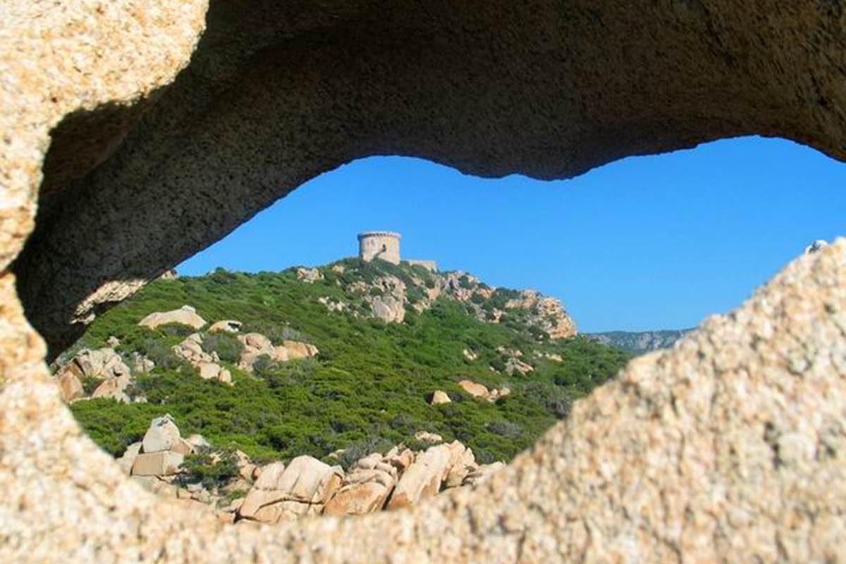 Campomoro - Tour genoise et rochers 05