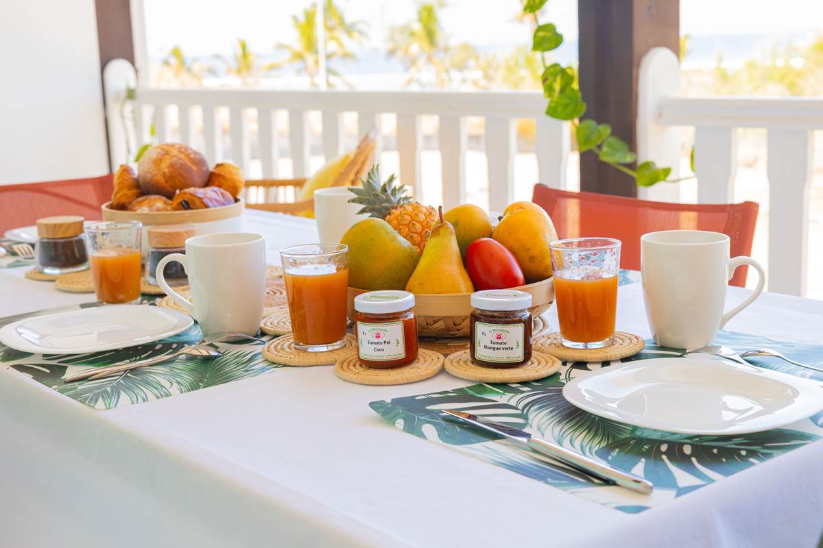 Petit déj face à la mer