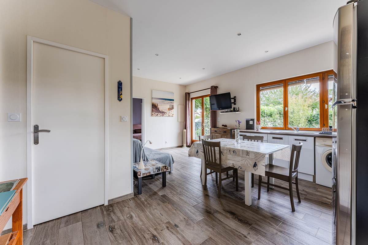 Cuisine-salon gîte 1 vue jardin