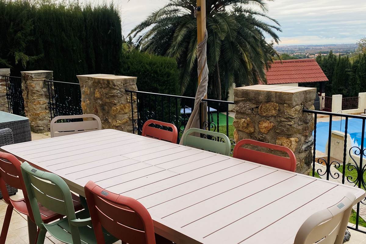 Néoulous Table Terrasse vue mer