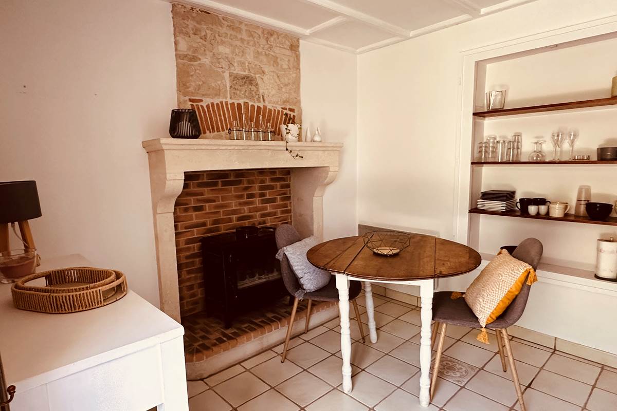 Côté salle à manger table_La Petite Cavalerie