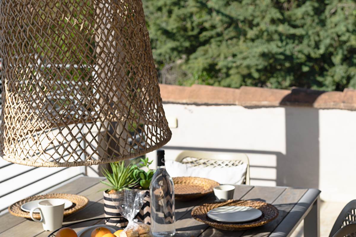 La Terrasse avec sa grande table à manger