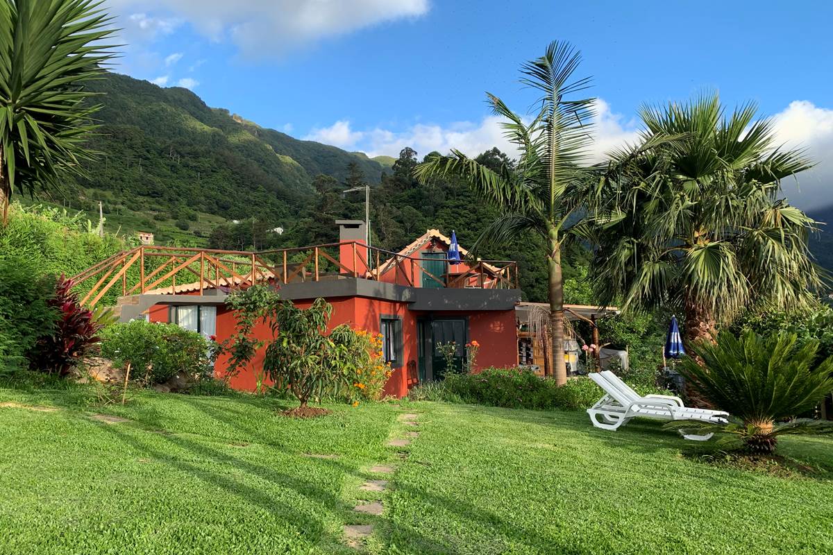 Maison vue du jardin -House seen from the garden