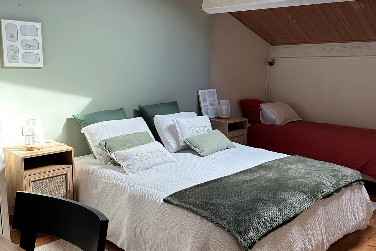 Chambre Honorine_lit double lit simple_La Grande Cavalerie
