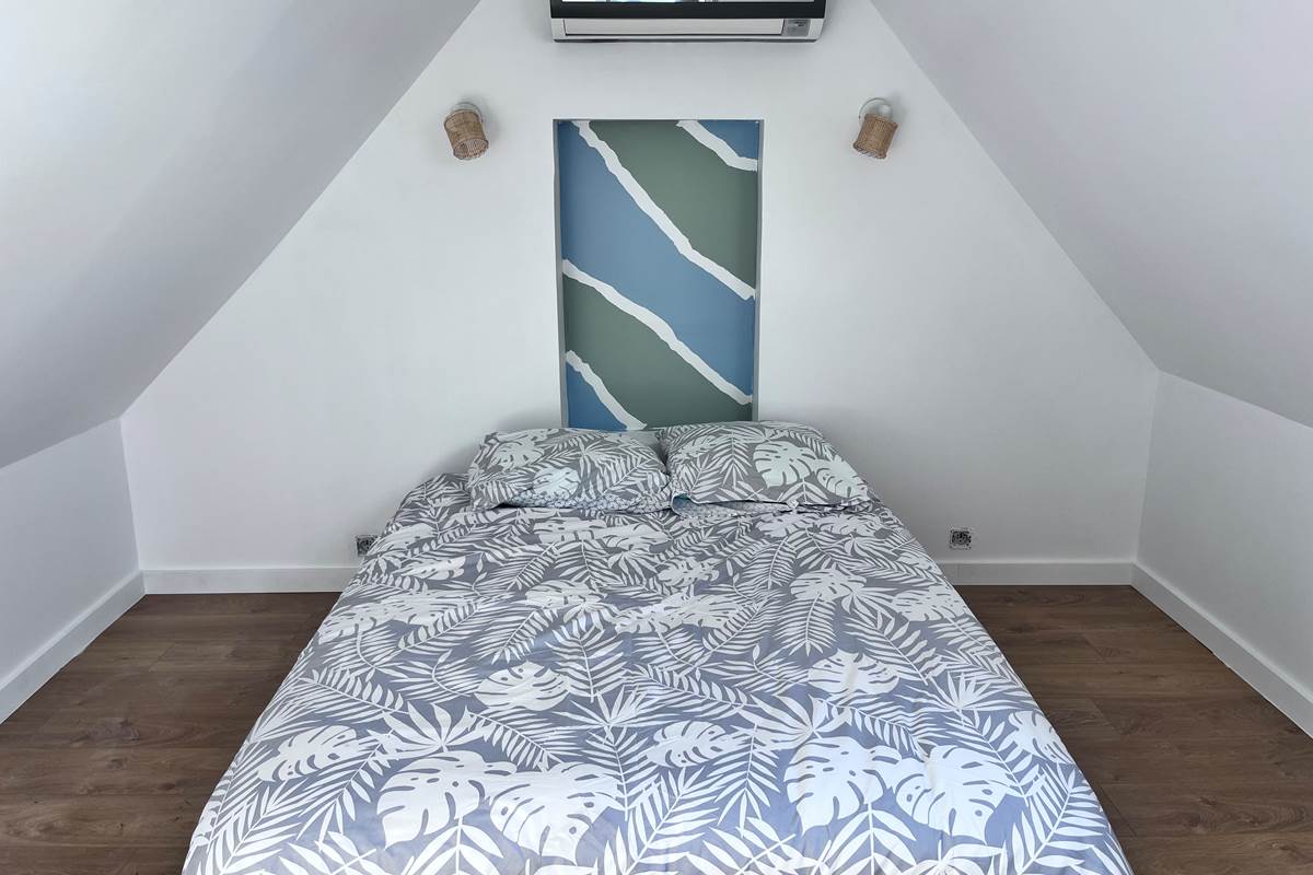 Chambre à l'étage lit 140x190