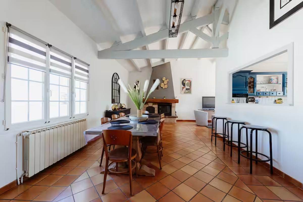 Pièce de vie conviviale dans notre villa 3? proche des plages
