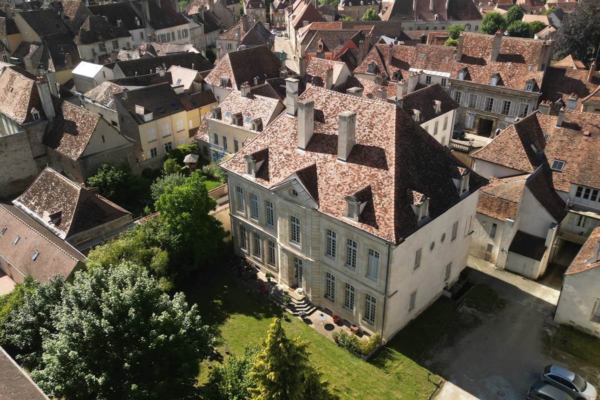 hotel-particulier-vue-aerienne-semur-en-auxois
