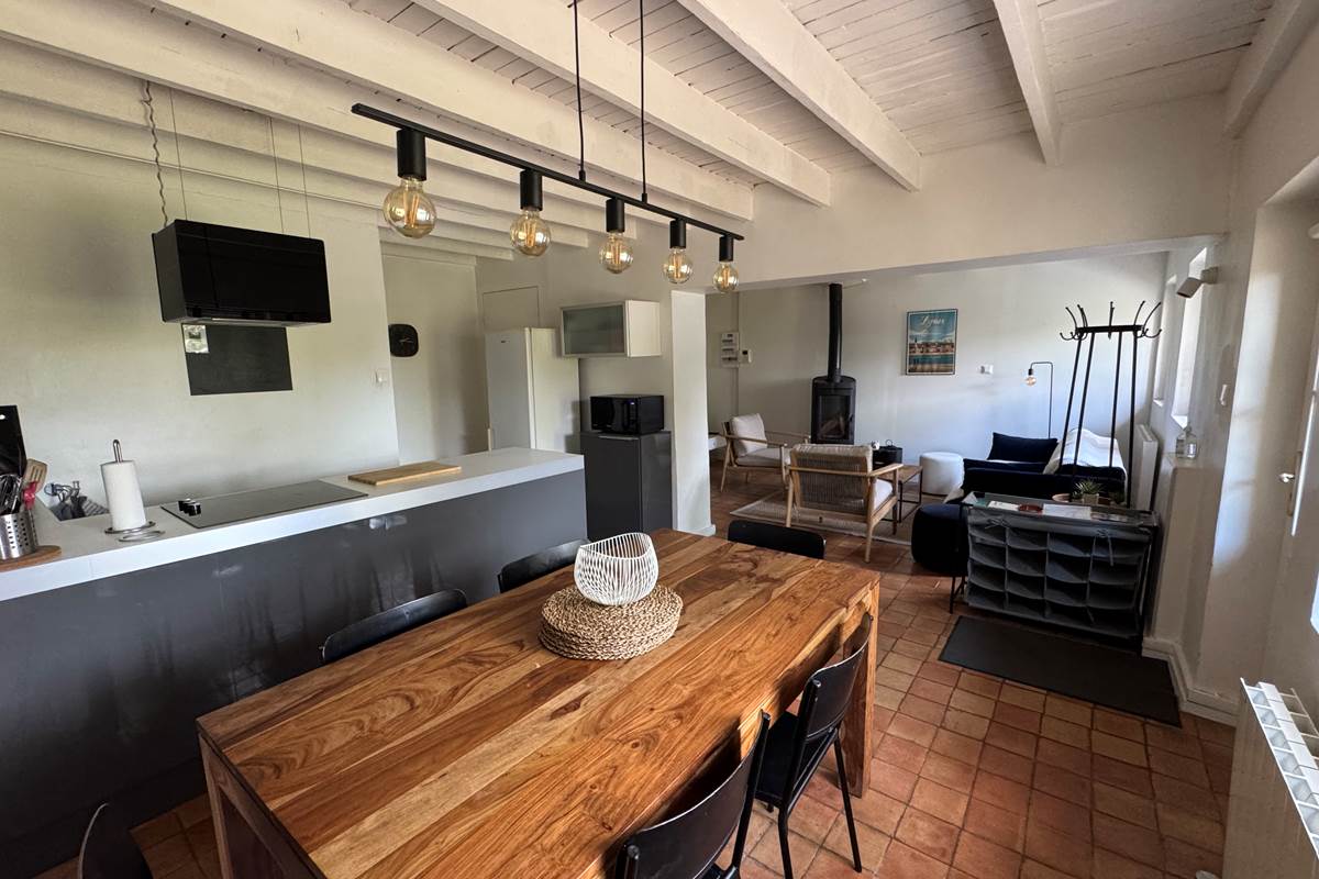 cuisine-equipee-location-maison-vacances-charly-proche-lyon