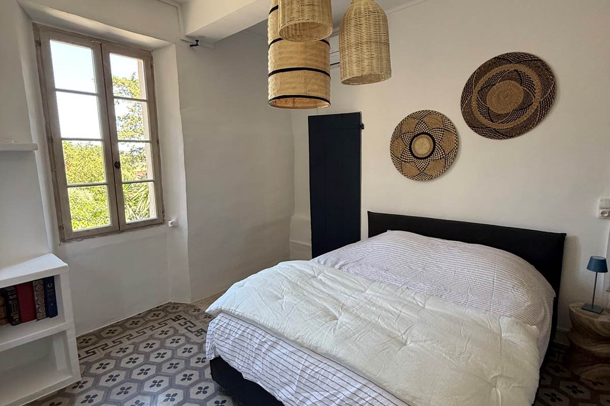 25-CHAMBRE EGLISE SALLE DE BAIN