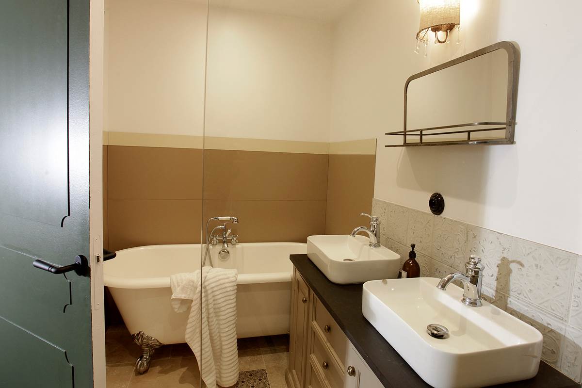 SALLE DE BAIN PRIVATIVE - CHAMBRE 1