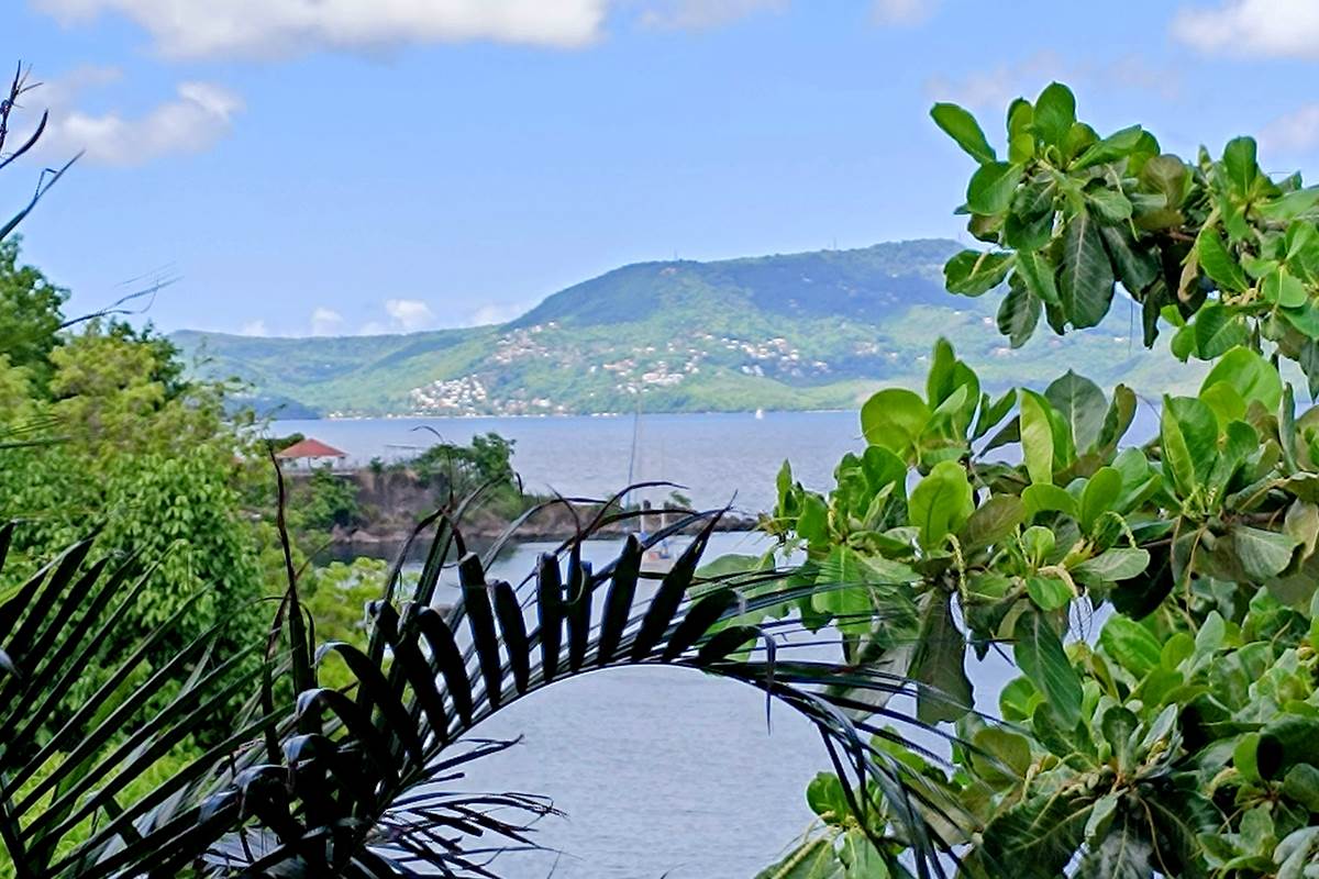 Vue des Trois Ilets de puis le rooftop (espace commun)