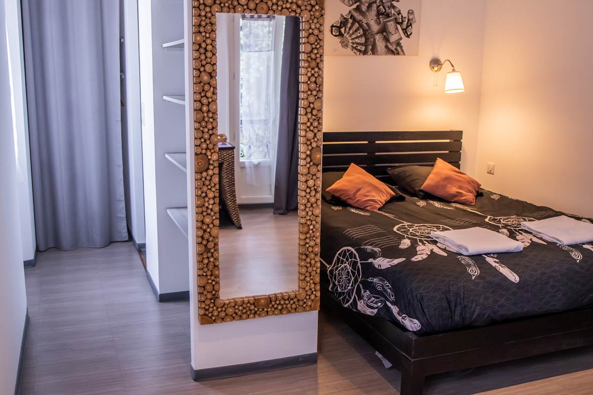 Chambre 1 et Miroir