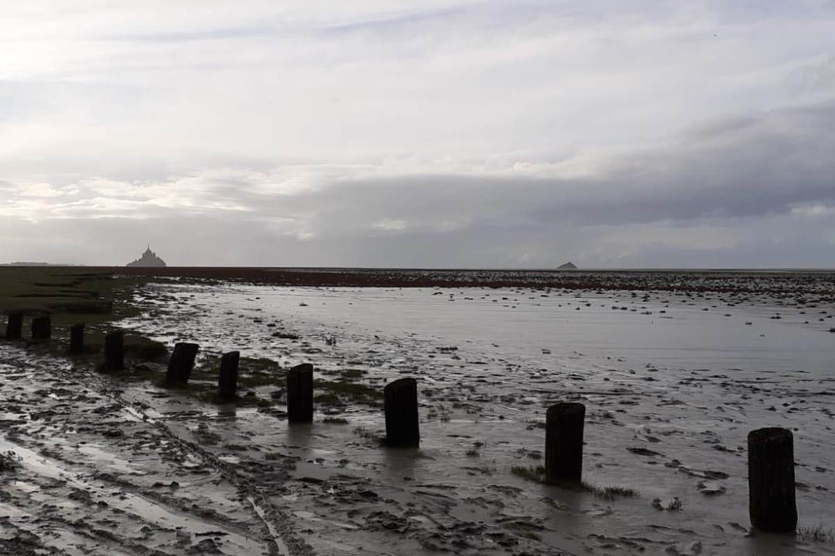 le mont Saint-Michel vu des jardins de Courtils gites Bellevue et Mascaret