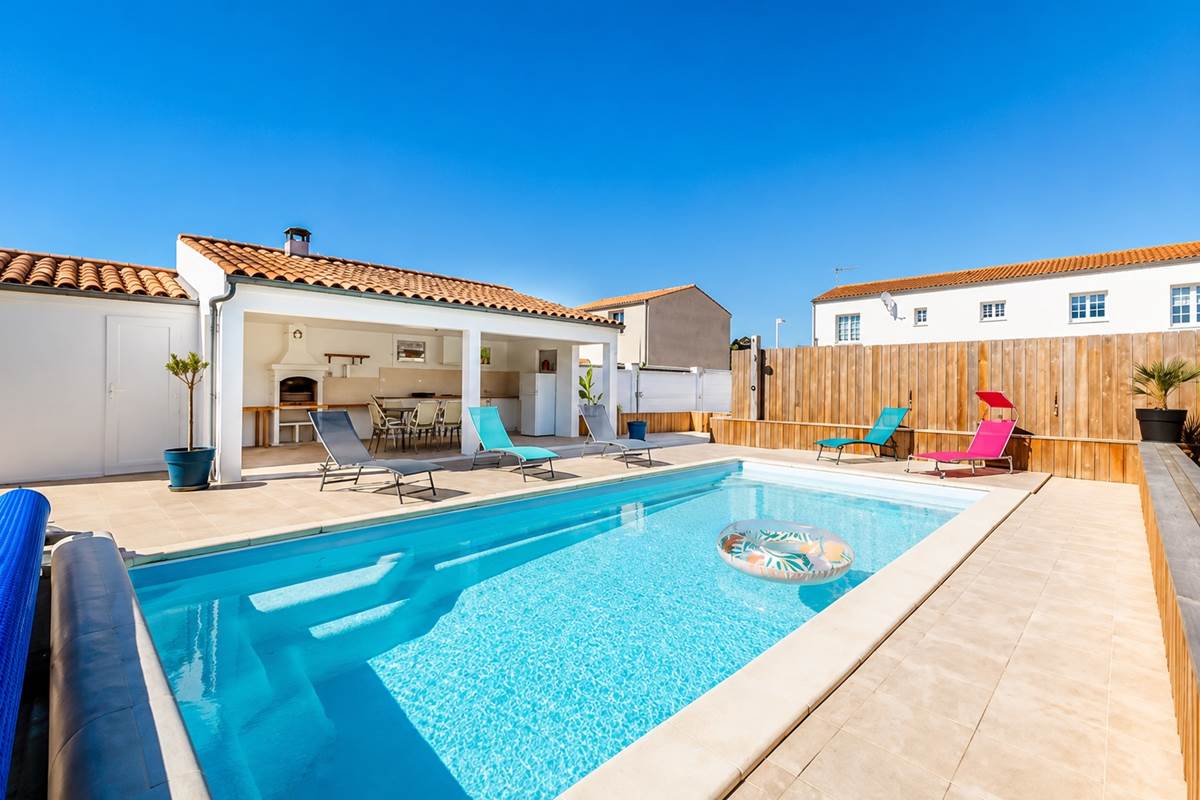 Piscine avec terrasse ensoleillée – Villa du Moulin Blanc 3* à Saint-Pierre-d’Oléron