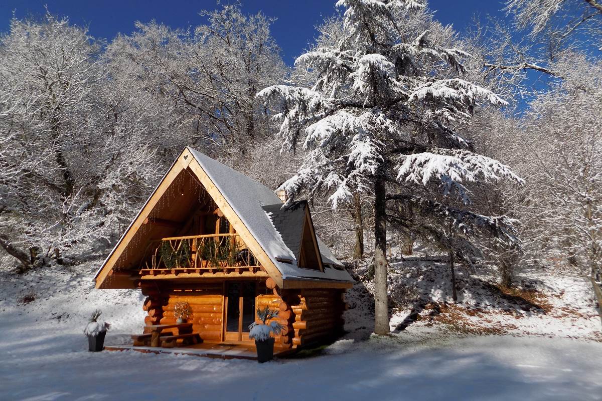 Le chalet avec la neige