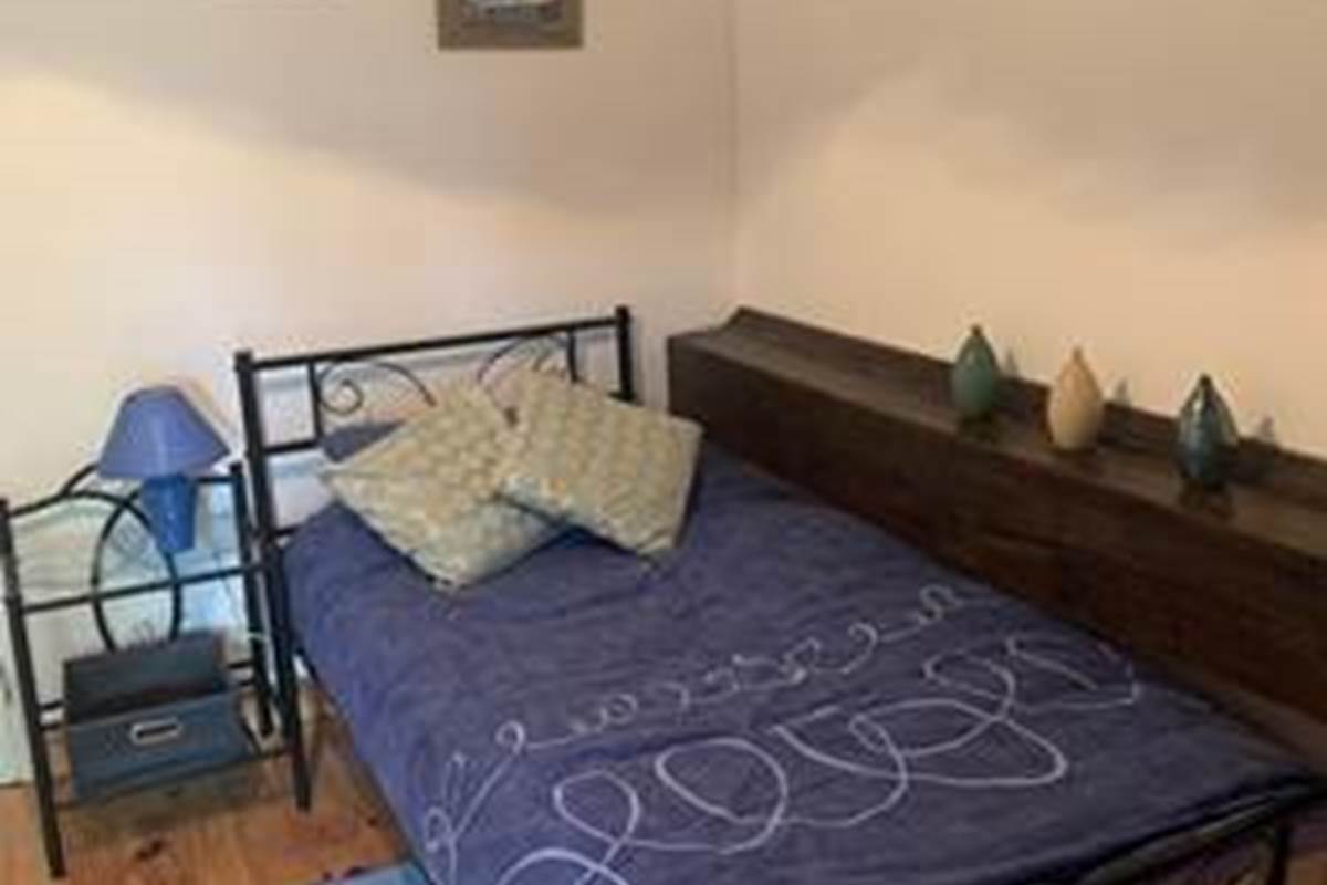 Single bedroom in Sunrise
