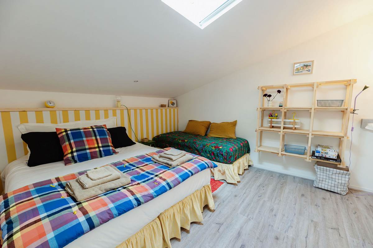 Le Chai Roudoudou, chambre 3 lits simples ou 1 lit double et 1 lit simple