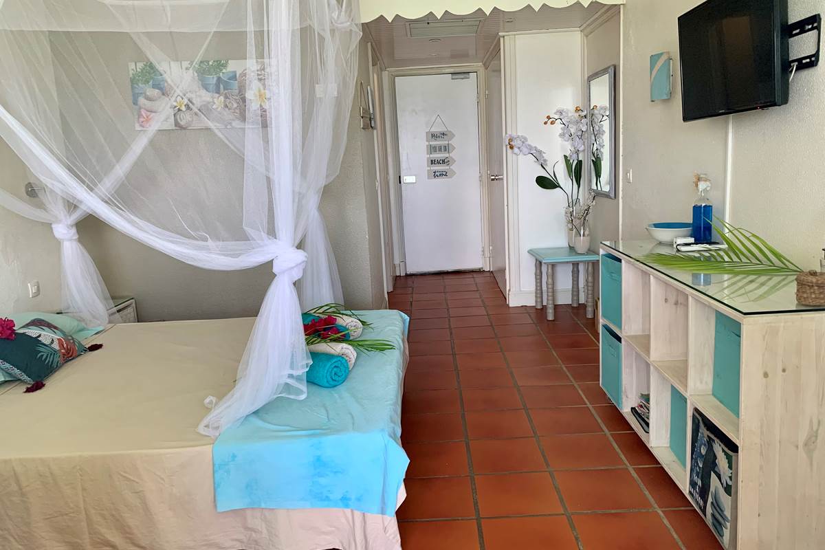 Espace intérieur climatisé avec TV