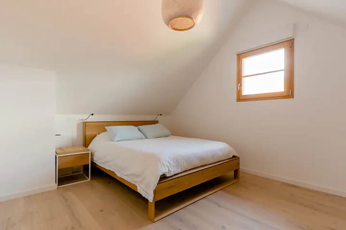 17-Le duplex vue Lac et montagnes-CHAMBRE ETAGE 1