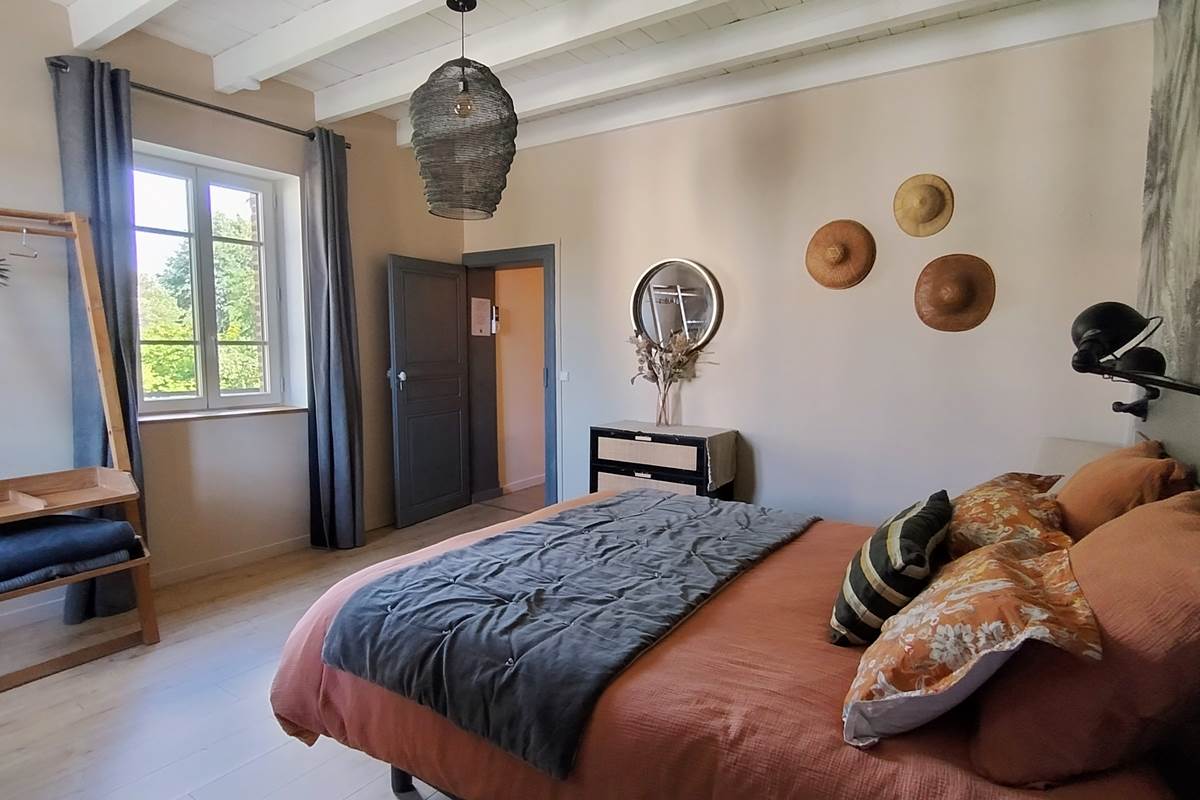 16-bis-gite-hotel-marssac-chambre avec vue jardin