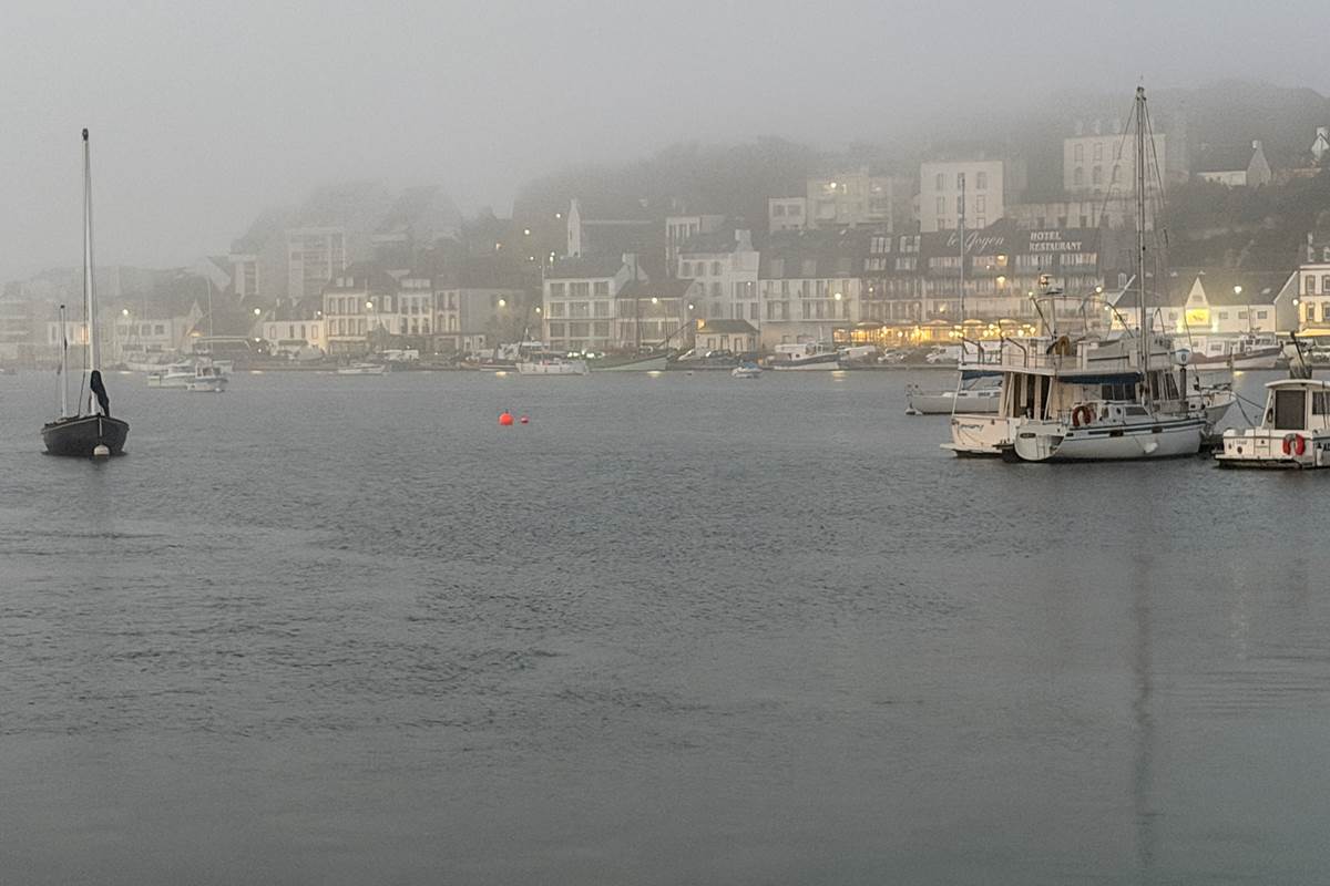 brume sur port