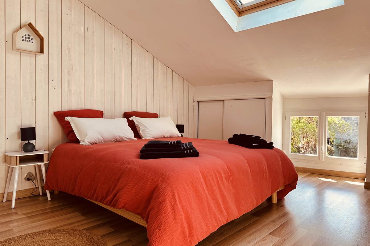 Chambre Hector_lit vue jardin_La Grande Cavalerie