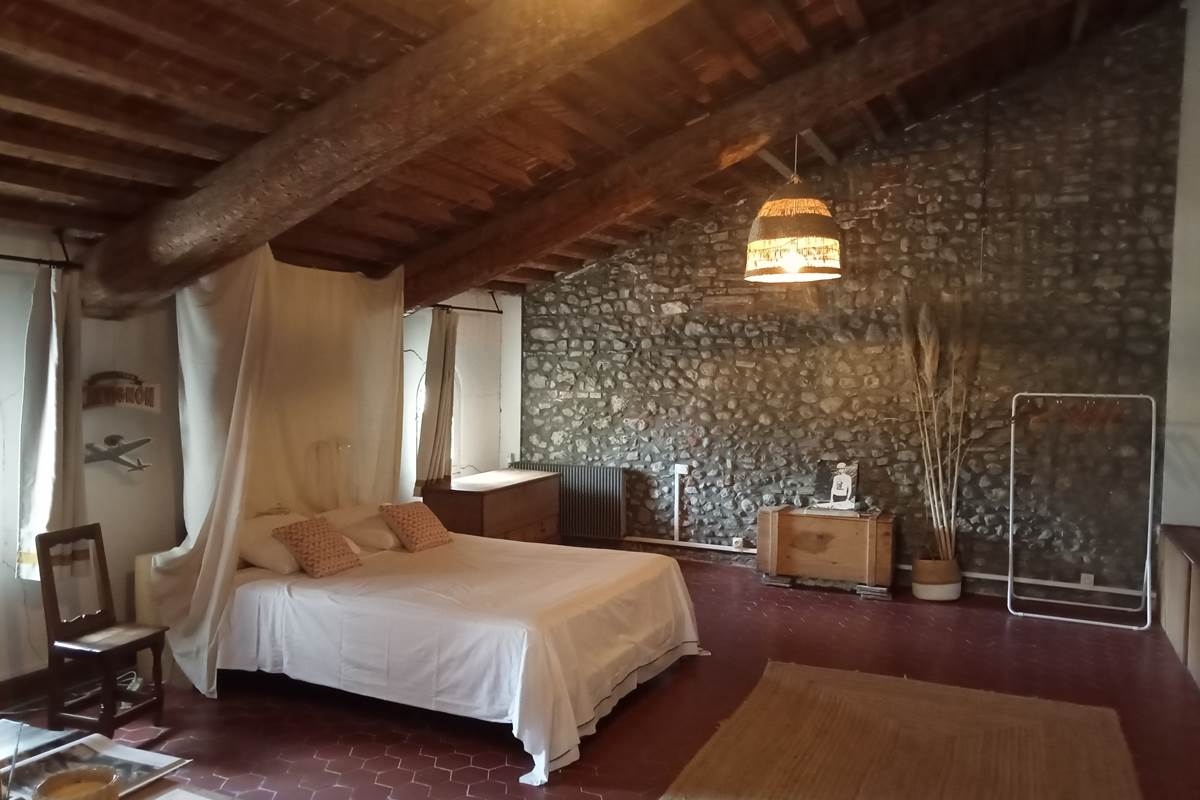 Le Mas Palegry chambres d'hôtes Perpignan - chambre n°5 suite impériale. Lit queen size. Une ambiance rétro et un retour vers l'enfance au pays du soleil