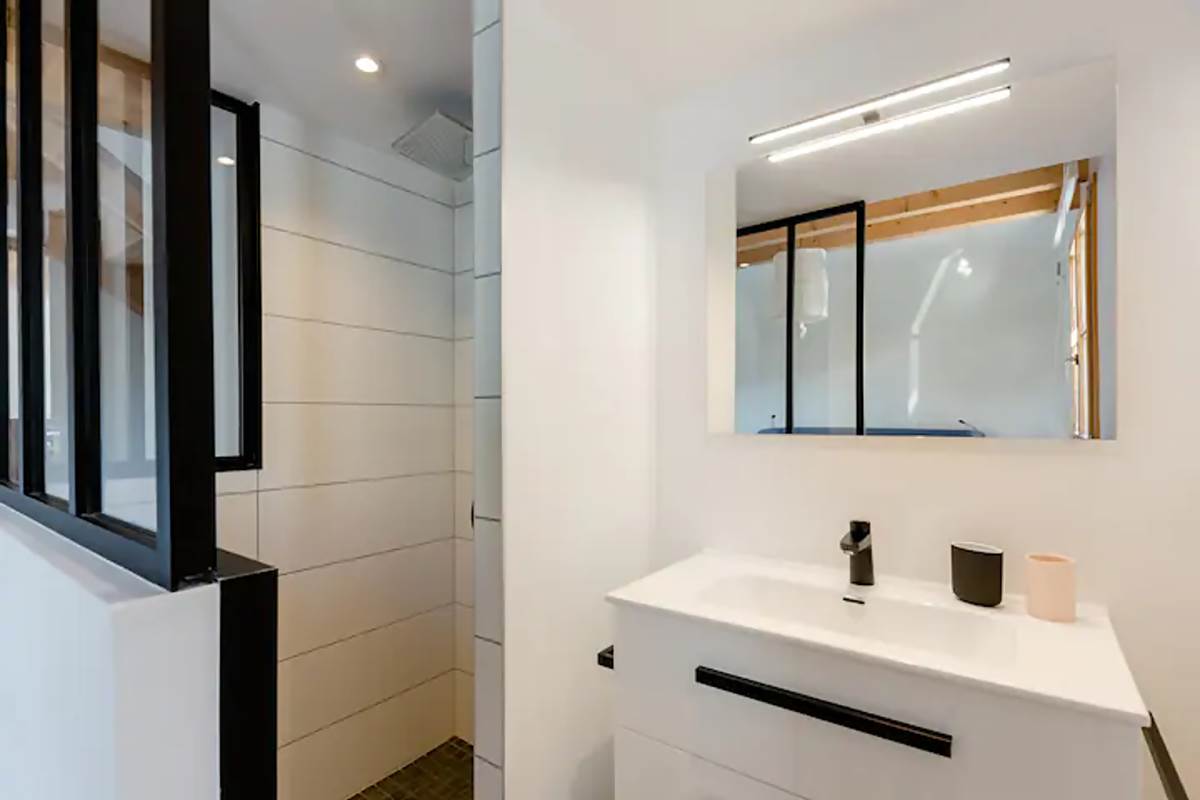 19-Le duplex vue Lac et montagnes-DOUCHE CHAMBRE PARENTALE 2