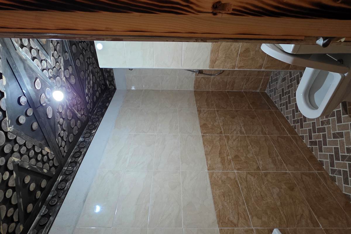 Spacious Bathroom with Unique Wooden Ceiling – Camping Hotel Amerdoul, Icht Tata