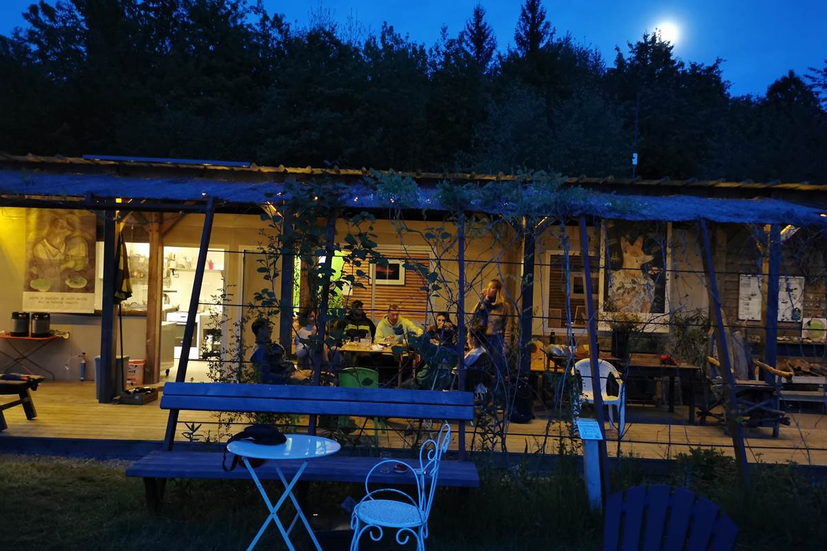 Un air de guinguette sur la terrasse