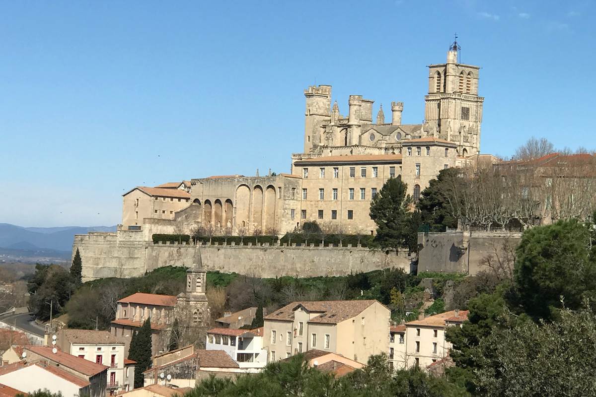 vue de la Cathédrale Béziers depuis place St-Jacques