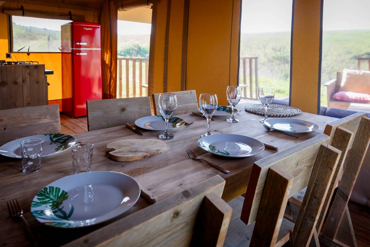 salle à manger écolodges sunshine et sunset