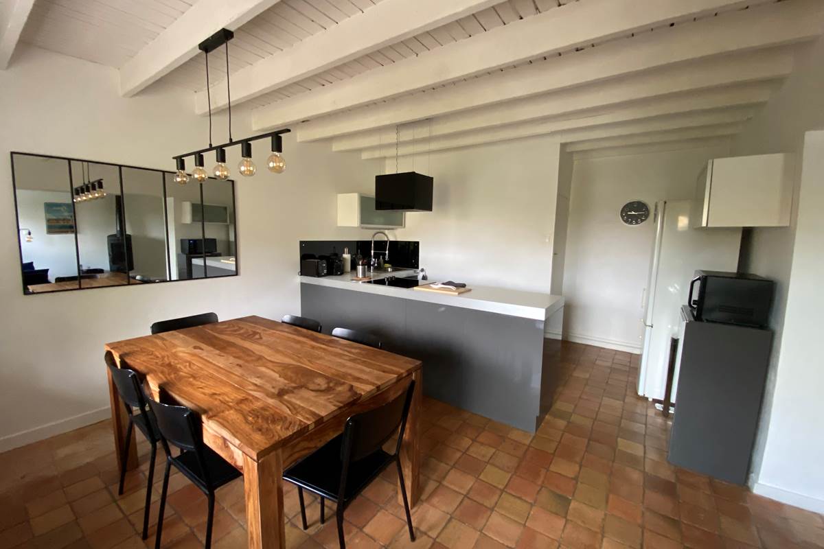 cuisine-equipee-location-maison-vacances-charly-proche-lyon
