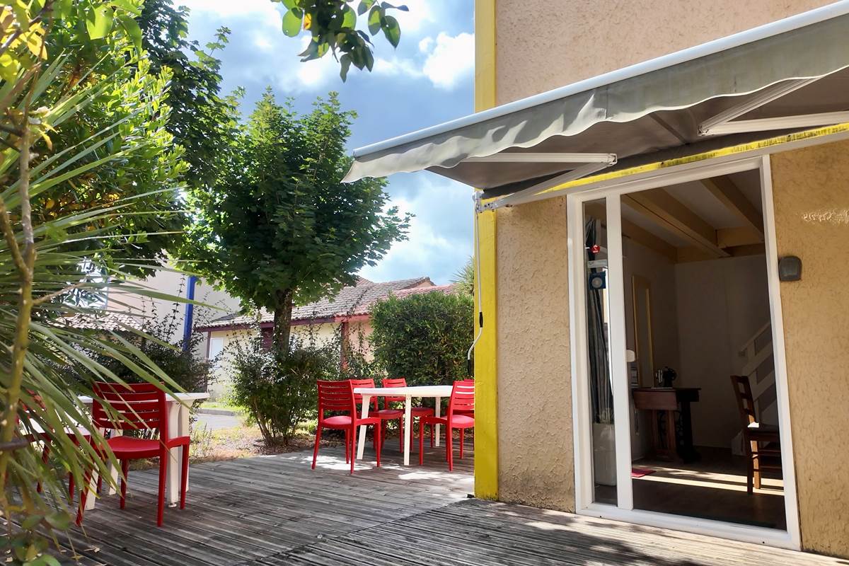 terrasse privative et salon de jardin