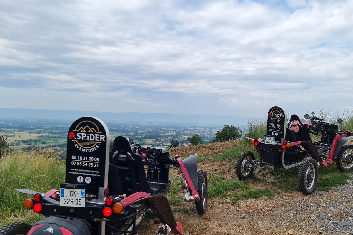 swincar belle vue sur la plaine du forez sur les hauteurs de bellegarde