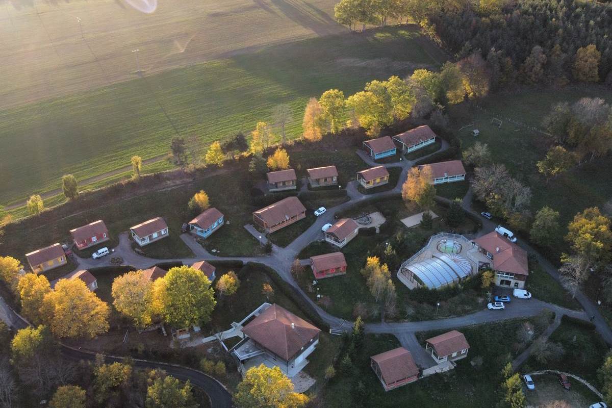 Les Chalets de la MARGERIDE Photo Nov 2022   Le village sous le belle lumière de Novembre
