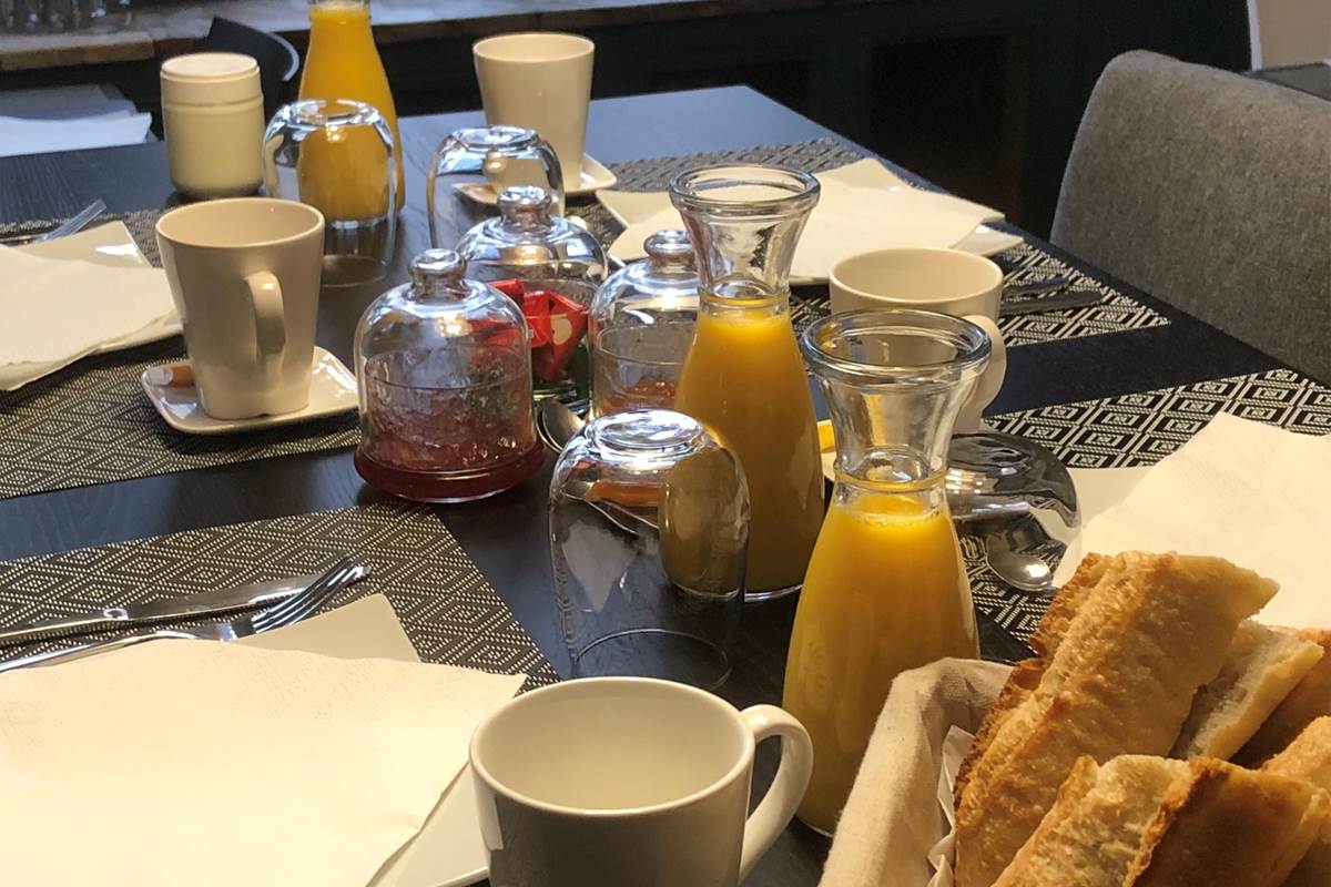 TABLE PETIT DEJEUNER